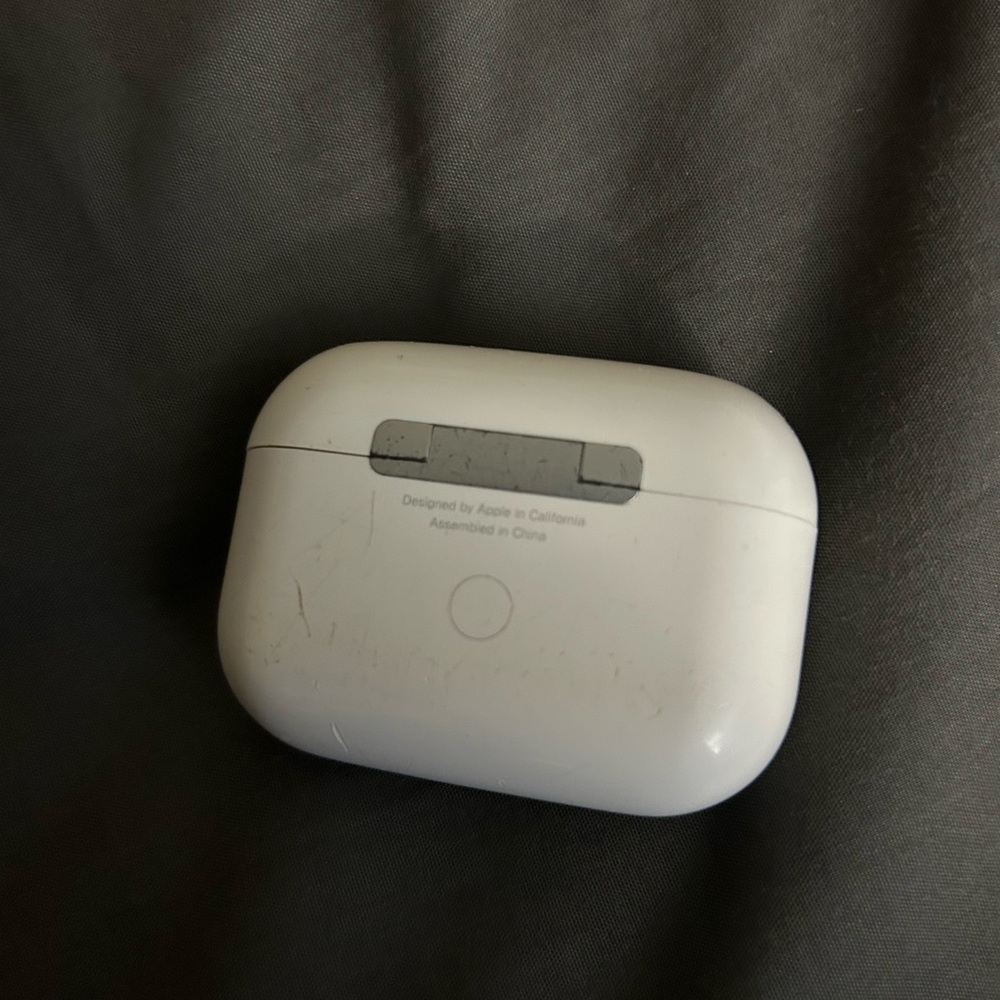 AirPod Pro Case - Picture 2 of 3